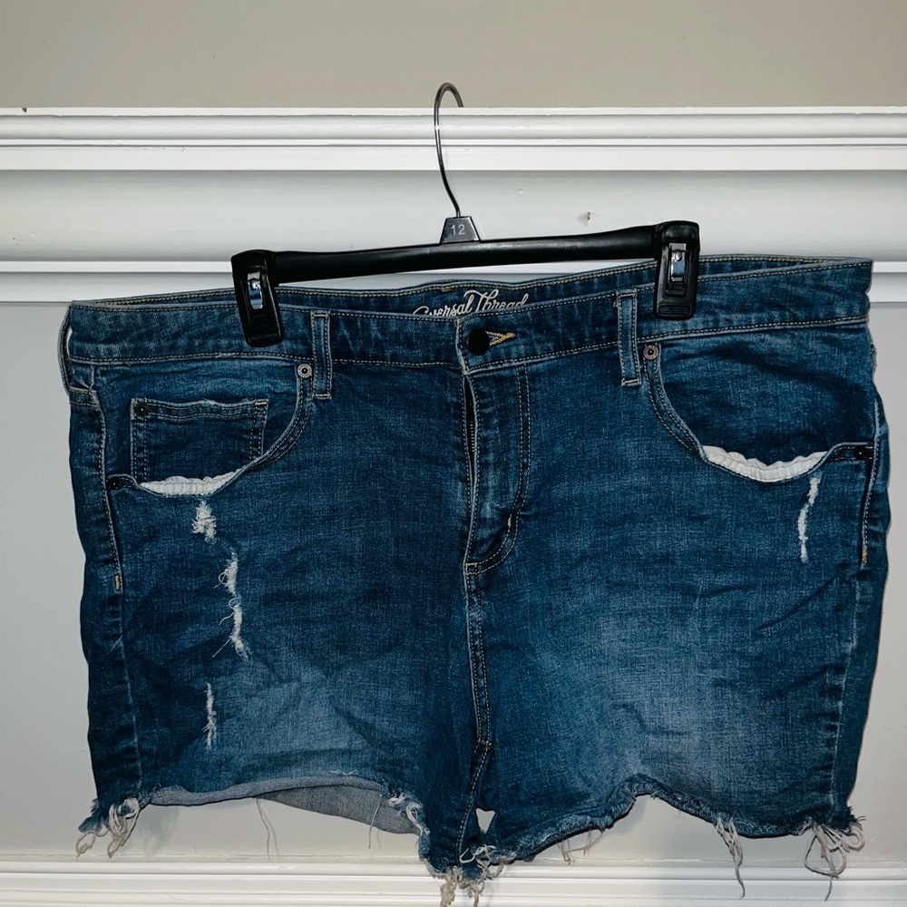 Universal Thread distressed medium wash Denim Shorts Size 18
